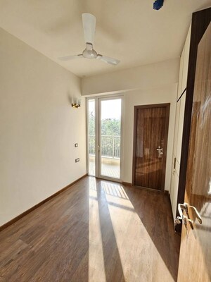 Room in 4 BHK Apartment at Emaar Gurgaon Greens, Sector 102 – for Rent