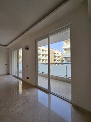 Room in 4 BHK Apartment at Emaar Gurgaon Greens, Sector 102 – for Rent