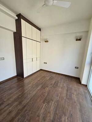 Room in 4 BHK Apartment at Emaar Gurgaon Greens, Sector 102 – for Rent