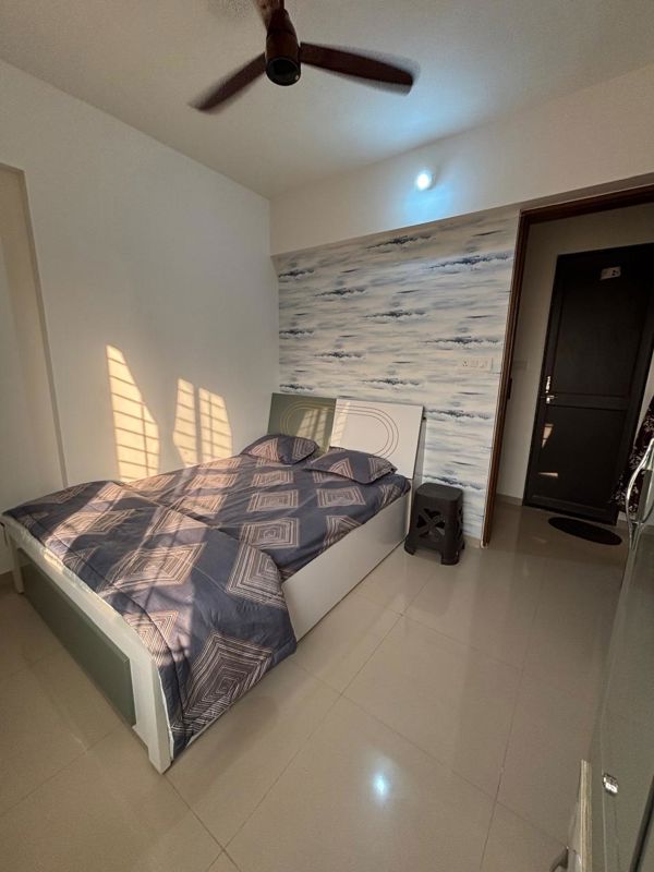 3 BHK + Servant Room 1500 Sq.Ft. Apartment in Lorelle CHS