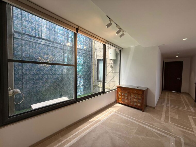 Room, greater kailash ii 4 Bedroom 400 Sq.Yd. Builder Floor In Greater Kailash ii Delhi 10426252