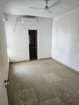 Room in 2.5 BHK Apartment at Emaar Emerald Estate, Sector 65 – for Rent