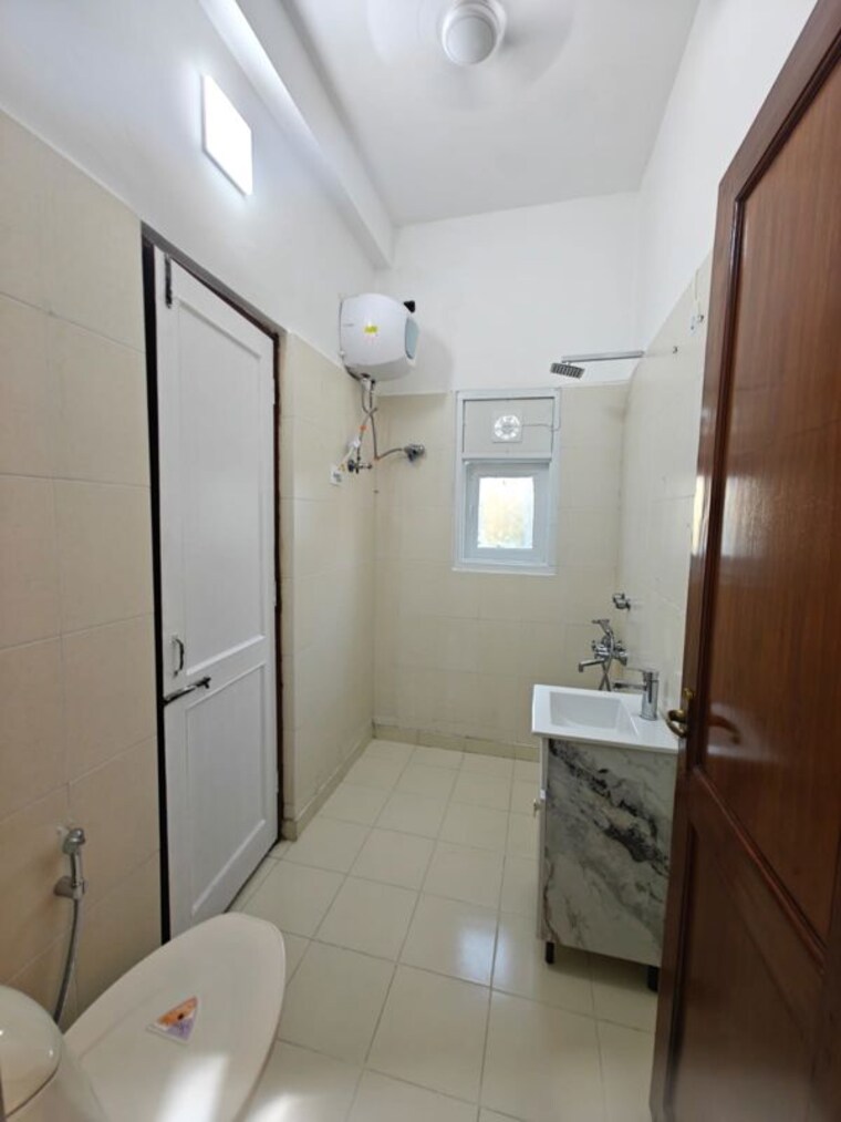 Bathroom, greater kailash ii 2 Bedroom 1000 Sq.Ft. Builder Floor In Greater Kailash ii Delhi 10426313