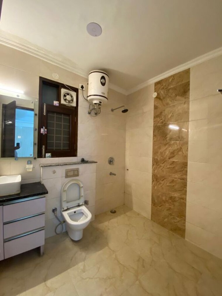 Bathroom, ansal-plaza-sector-23 3 Bedroom 270 Sq.Yd. Builder Floor In Sector 23 Gurgaon 10426341