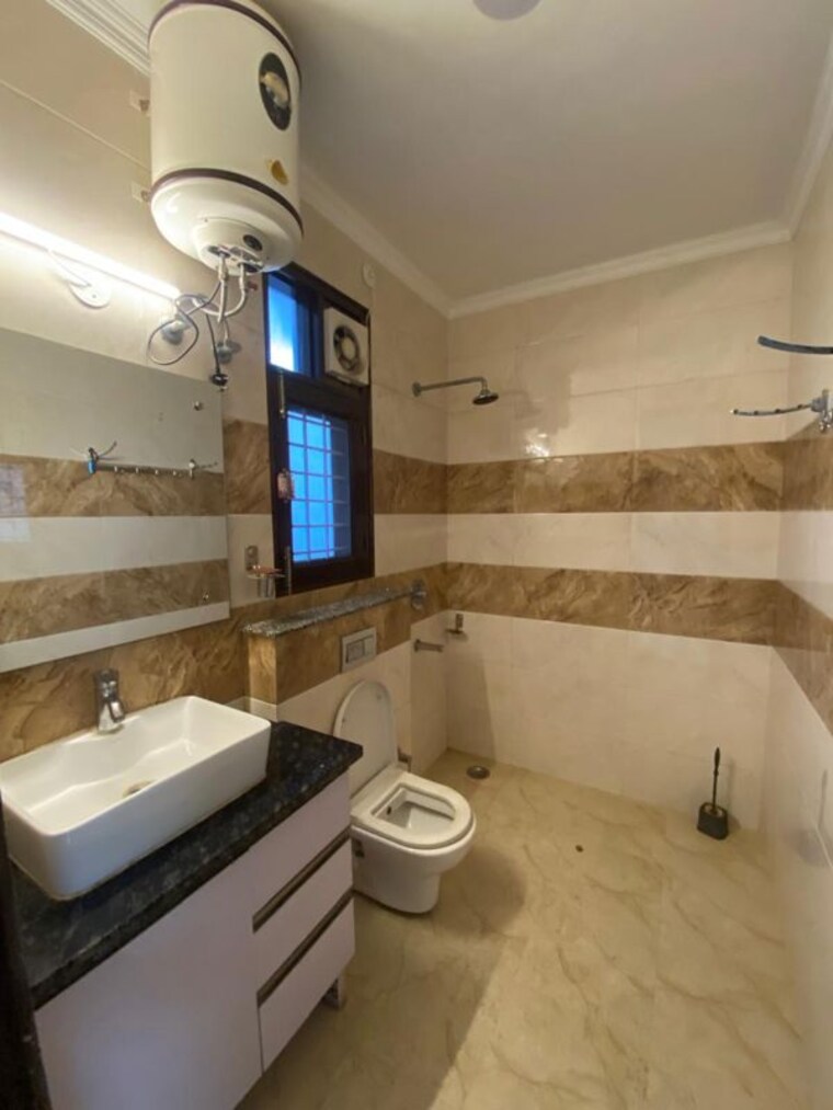 Bathroom, ansal-plaza-sector-23 3 Bedroom 270 Sq.Yd. Builder Floor In Sector 23 Gurgaon 10426341