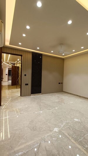 Room in 4 BHK Builder Floor at Sushant Lok I – for Sale
