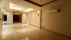 Room in 4 BHK Builder Floor at Sushant Lok I – for Sale