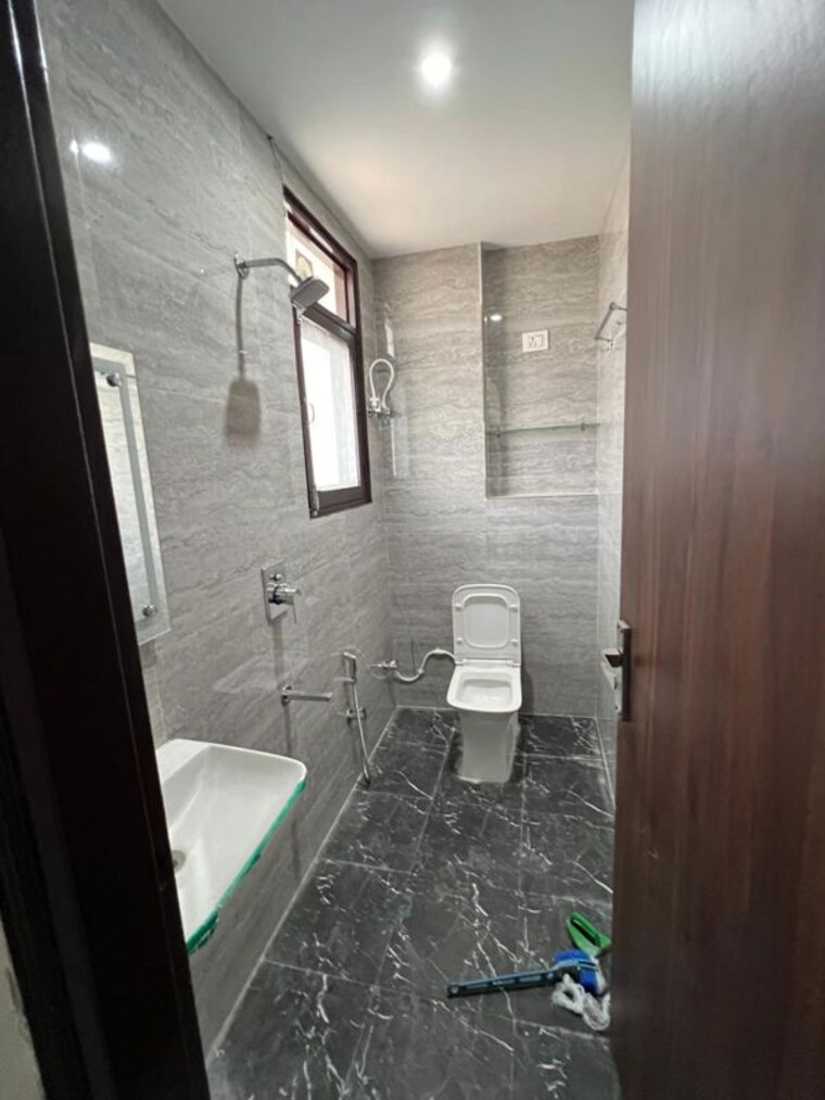 Bathroom, sector 21 1 Bedroom 500 Sq.Ft. Villa In Sector 21 Gurgaon 10426362