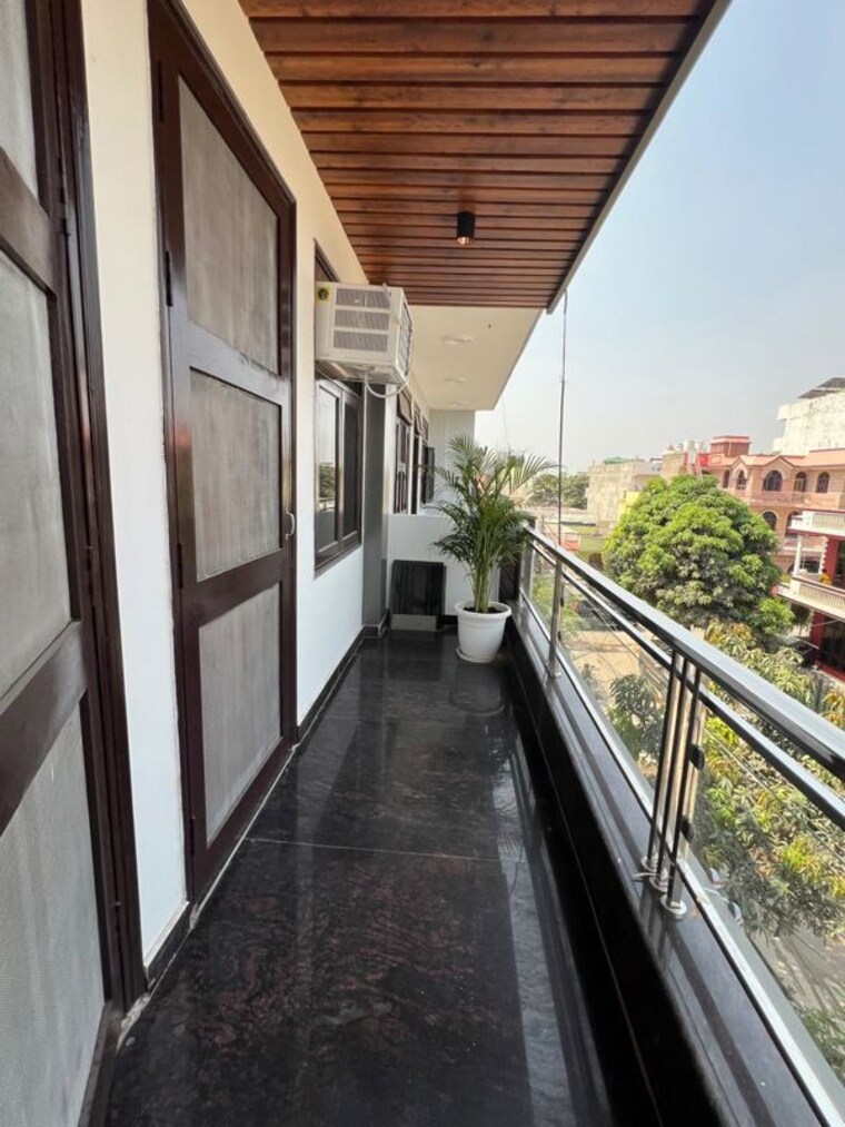 Balcony, sector 21 1 Bedroom 500 Sq.Ft. Villa In Sector 21 Gurgaon 10426362