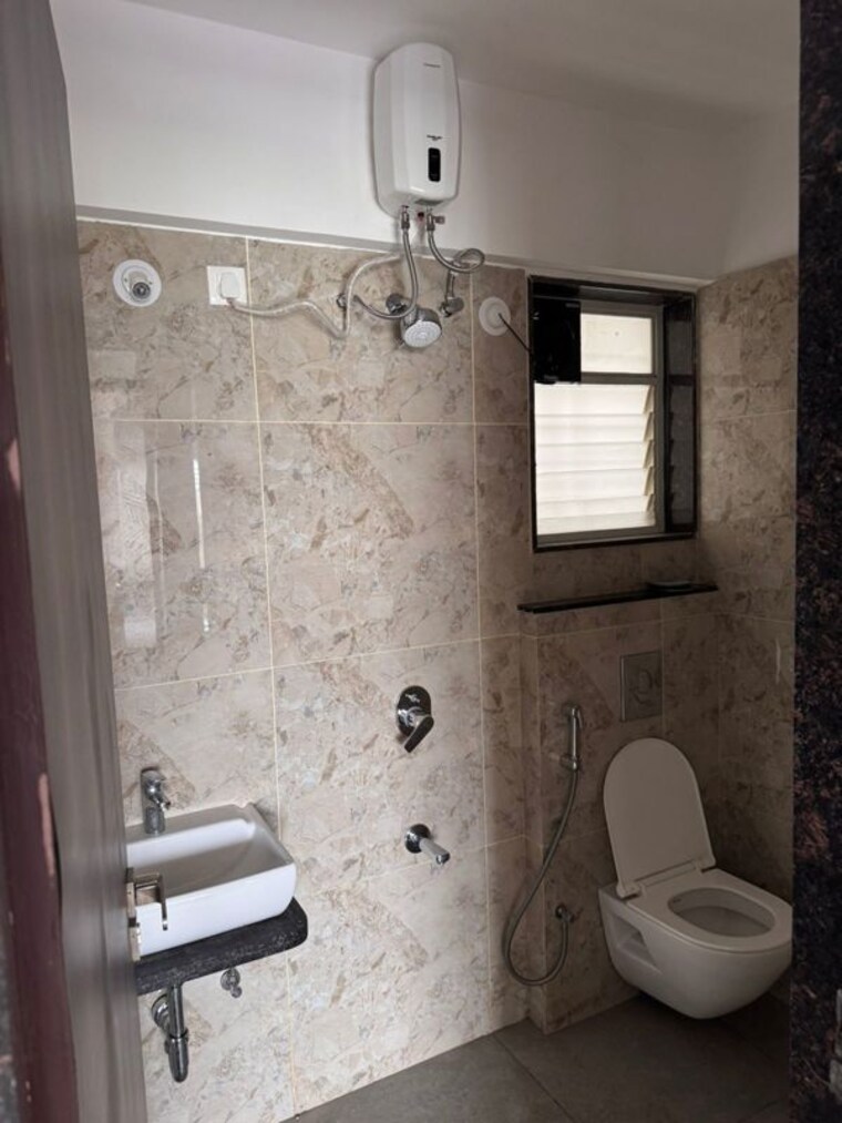 Bathroom, mante-luxor 2 Bedroom 850 Sq.Ft. Apartment In Baner Pune 10426404