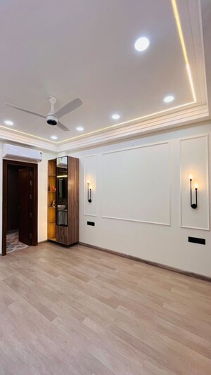 Room in 3 BHK Builder Floor at Ansal API Esencia, Sector 67 – for Sale