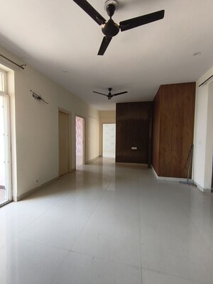 Room in 3 BHK Apartment at Skyline Park, Vip Road – for Rent