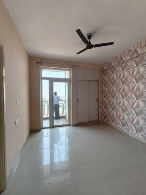 Room in 3 BHK Apartment at Skyline Park, Vip Road – for Rent