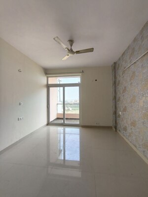 Room in 3 BHK Apartment at Skyline Park, Vip Road – for Rent