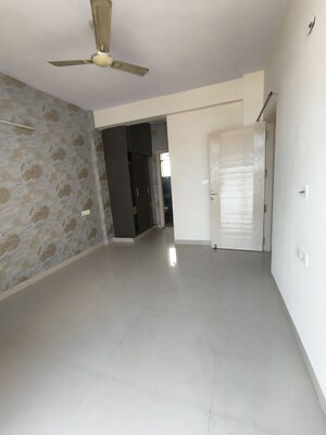 Room in 3 BHK Apartment at Skyline Park, Vip Road – for Rent