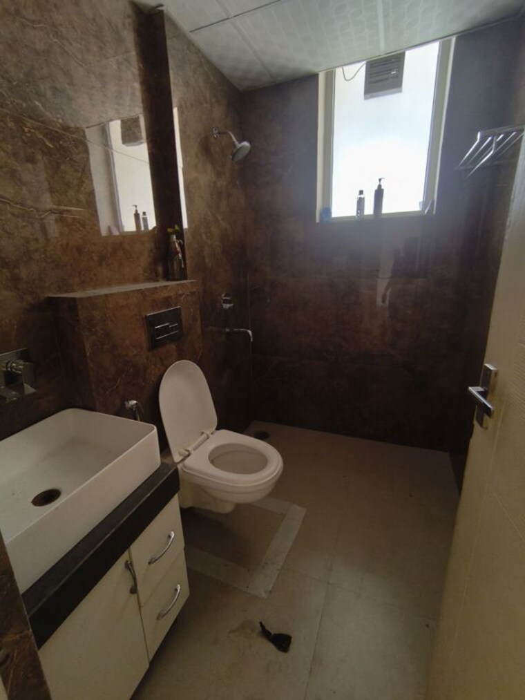 Bathroom, skyline-park 3 Bedroom 1670 Sq.Ft. Apartment In Vip Road Zirakpur 10424842