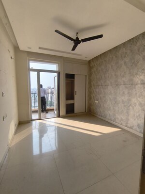 Room in 3 BHK Apartment at Skyline Park, Vip Road – for Rent