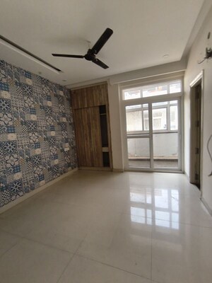 Room in 3 BHK Apartment at Skyline Park, Vip Road – for Rent
