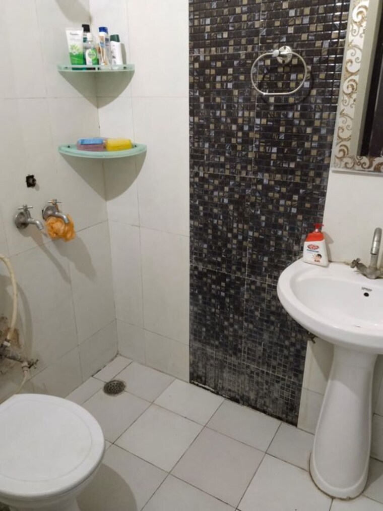Bathroom, sushma-valencia 3 Bedroom 1800 Sq.Ft. Apartment In International Airport Road Zirakpur 10426423