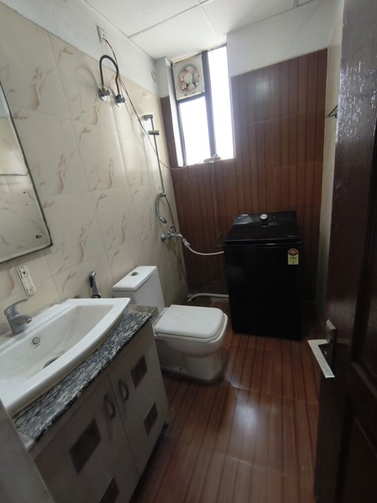 Bathroom, sushma-elite-cross 4 Bedroom 1750 Sq.Ft. Apartment In Dhakoli Zirakpur 10418595