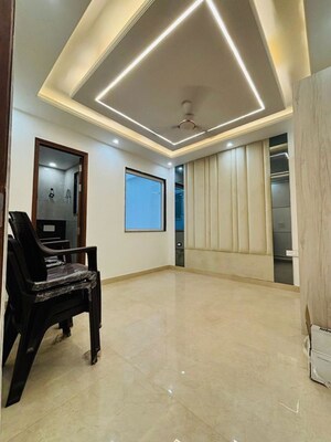 Room in 3 BHK Builder Floor at BPTP Green Oaks, Sector 70a – for Sale