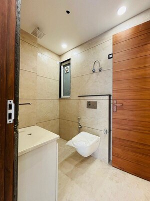 Bathroom in 3 BHK Builder Floor at BPTP Green Oaks, Sector 70a – for Sale