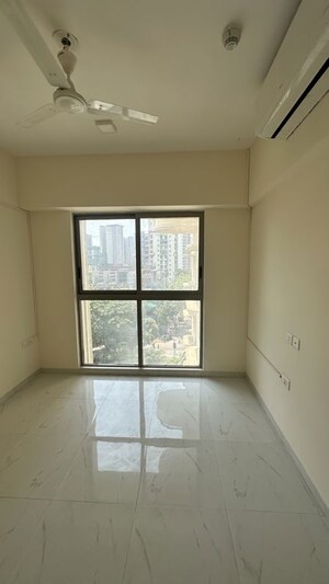 Room in 3 BHK Apartment at Lodha Bel Air, Jogeshwari West – for Rent