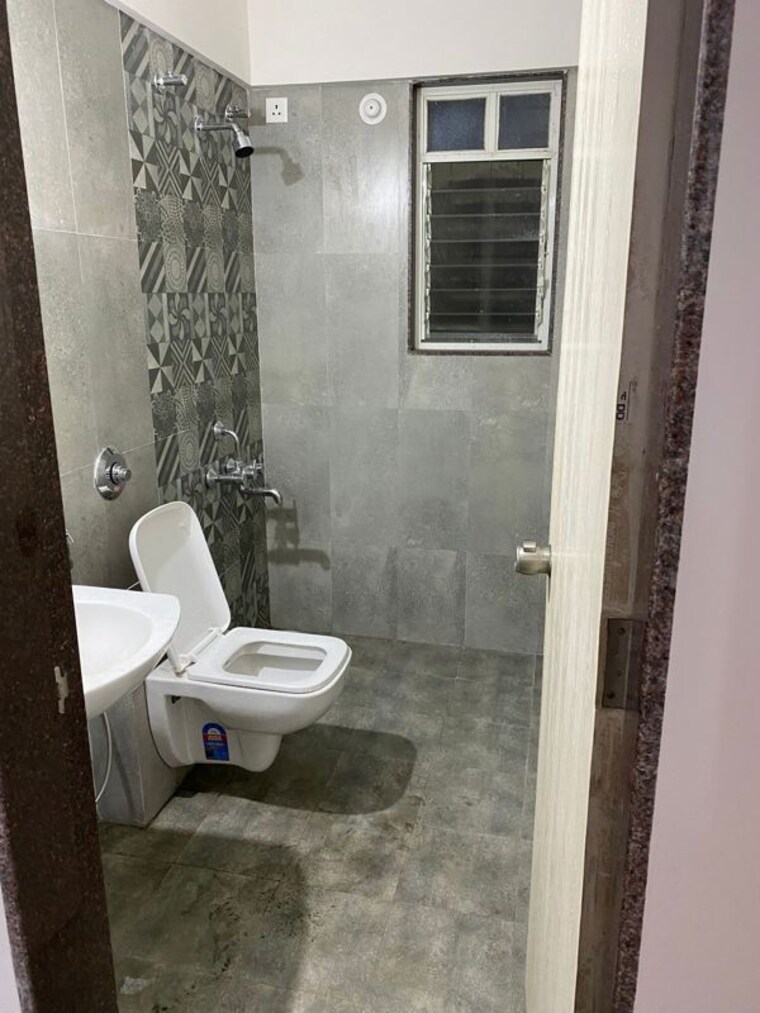 Bathroom, b-u-bhandari-vaastu-viva 2 Bedroom 850 Sq.Ft. Apartment In Wakad Pune 10406694
