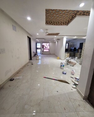 Room in 4 BHK Builder Floor at Green Fields Colony – for Rent