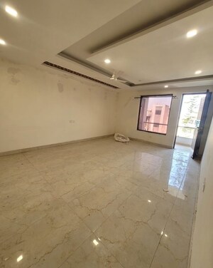 Parking in 4 BHK Builder Floor at Green Fields Colony – for Rent