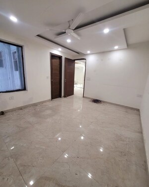 Room in 4 BHK Builder Floor at Green Fields Colony – for Rent