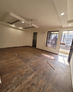 Room in 4 BHK Builder Floor at Green Fields Colony – for Rent