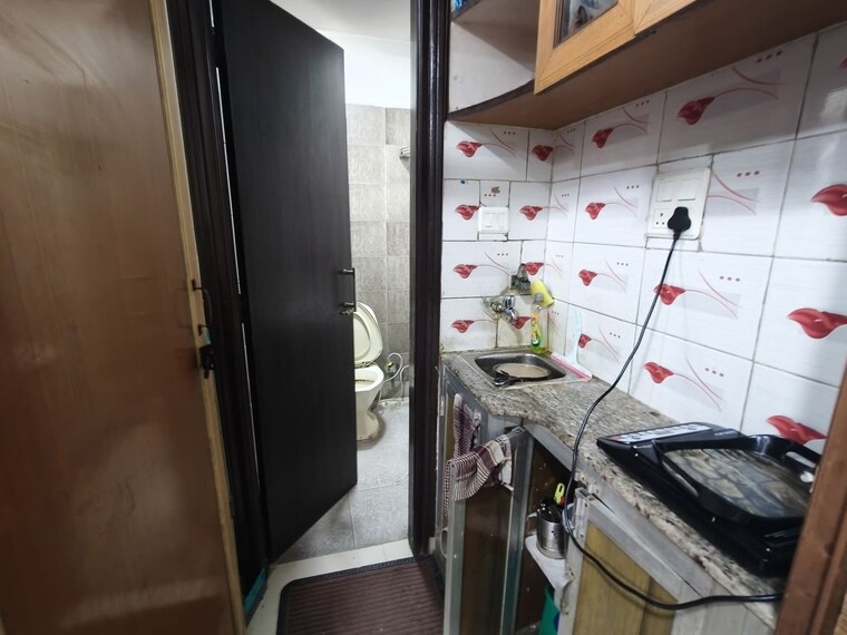Team Area, netaji subhash place Commercial Office Space 375 Sq.Ft. In Netaji Subhash Place Delhi 10426508
