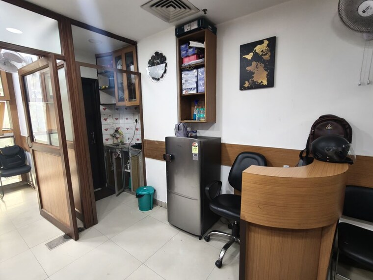 Team Area, netaji subhash place Commercial Office Space 375 Sq.Ft. In Netaji Subhash Place Delhi 10426508