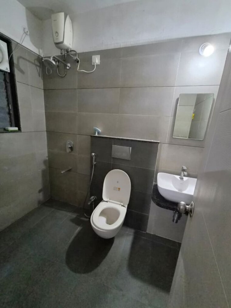 Bathroom, kumar-padmalaya 2 Bedroom 1050 Sq.Ft. Apartment In Aundh Pune 10426616