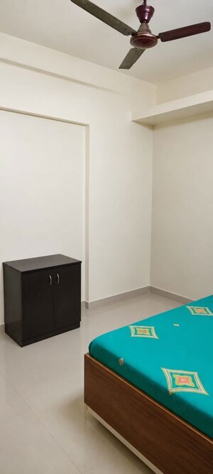 Room in 2.5 BHK Apartment at Kundan The Landmark, Undri – for Rent