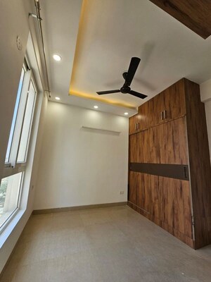 Bathroom in 3.5 BHK Apartment at Emaar Emerald Estate, Sector 65 – for Rent