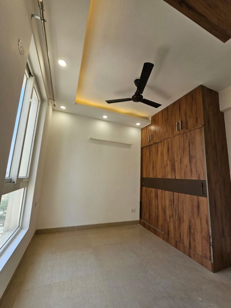 Bathroom, emaar-emerald-estate 3.5 Bedroom 1395 Sq.Ft. Apartment In Sector 65 Gurgaon 10426686