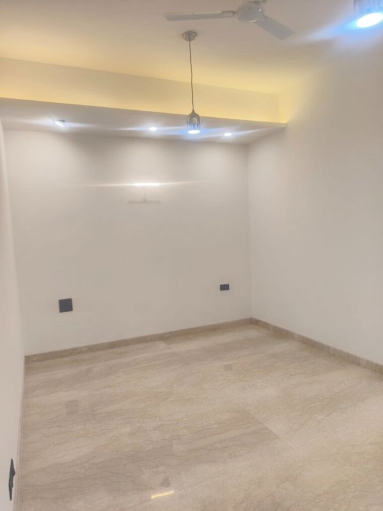 Room, green park extension 4 Bedroom 311 Sq.Yd. Builder Floor In Green Park Extension Delhi 10426697
