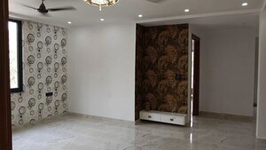 Room in 3 BHK Builder Floor at Medi City – for Rent