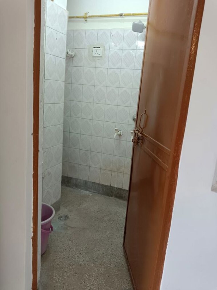 Bathroom, lajpat nagar 4 1 Bedroom 545 Sq.Ft. Builder Floor In Lajpat Nagar 4 Delhi 10426050