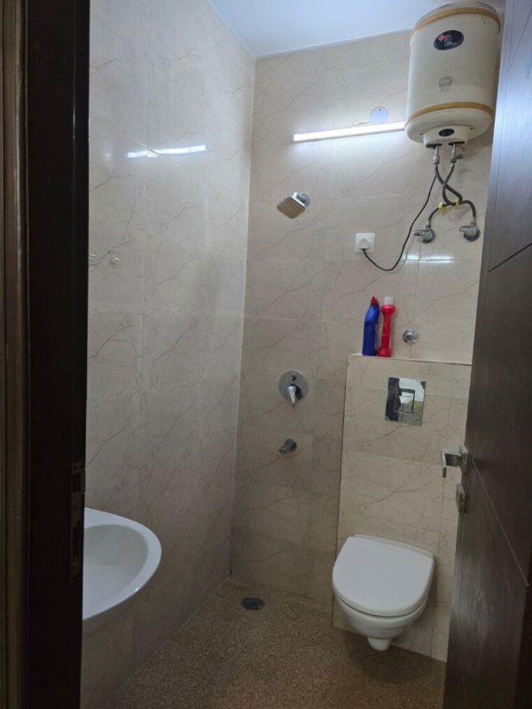 Bathroom, dlf cyber city 1 RK 400 Sq.Yd. Builder Floor In Dlf Cyber City Gurgaon 10426795