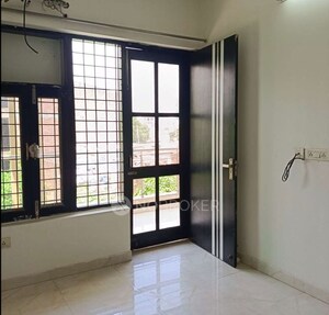 Room in 3 BHK Builder Floor at Sushant Lok I – for Rent