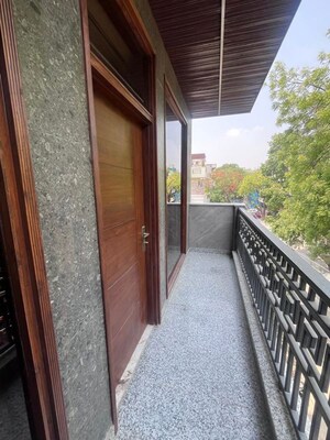Balcony in 1 BHK Builder Floor at Dlf Cyber City – for Rent