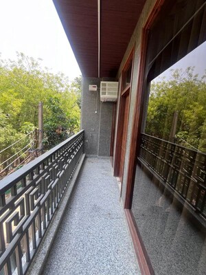 Balcony in 1 BHK Builder Floor at Dlf Cyber City – for Rent