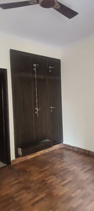 Furnished Amenities in 3 BHK Apartment at Gardenia Gateway, Sector 75 – for Rent