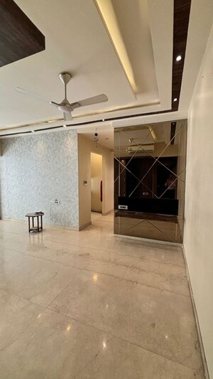 Room in 3 BHK Apartment at Omkar Alta Monte, Malad East – for Rent