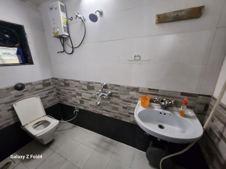 Bathroom, clover-gardens 3 Bedroom 2150 Sq.Ft. Apartment In Koregaon Park Pune 10426796