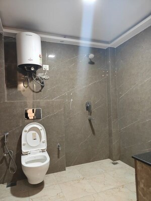 Bathroom in 2.5 BHK Builder Floor at Smart World Orchard, Sector 61 – for Rent
