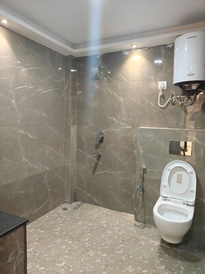 Bathroom in 2.5 BHK Builder Floor at Smart World Orchard, Sector 61 – for Rent
